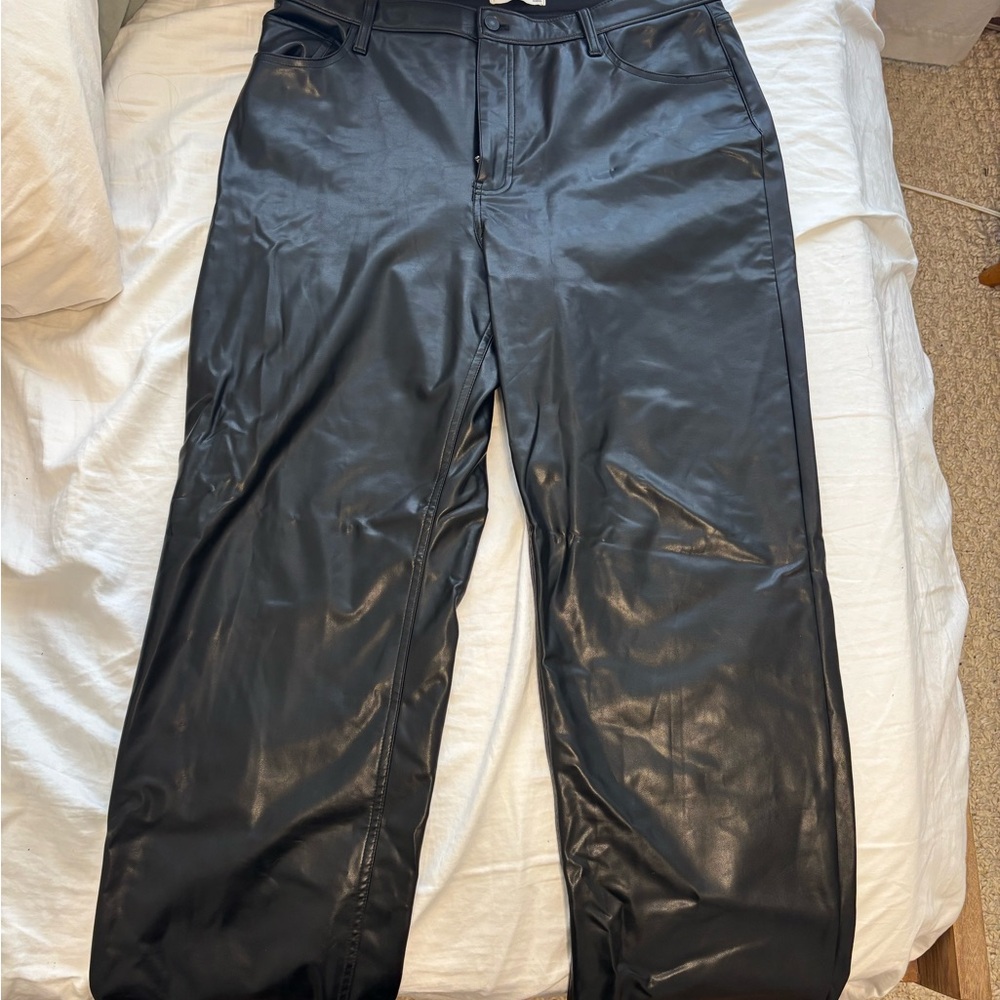 Abercrombie & Fitch the 90s Relaxed High Rise Curve Love in Leather Look
